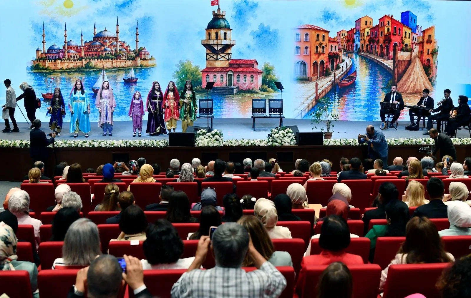 Türkiye'de 11 bin çocuk koruyucu ailelerin şefkatiyle büyüyor