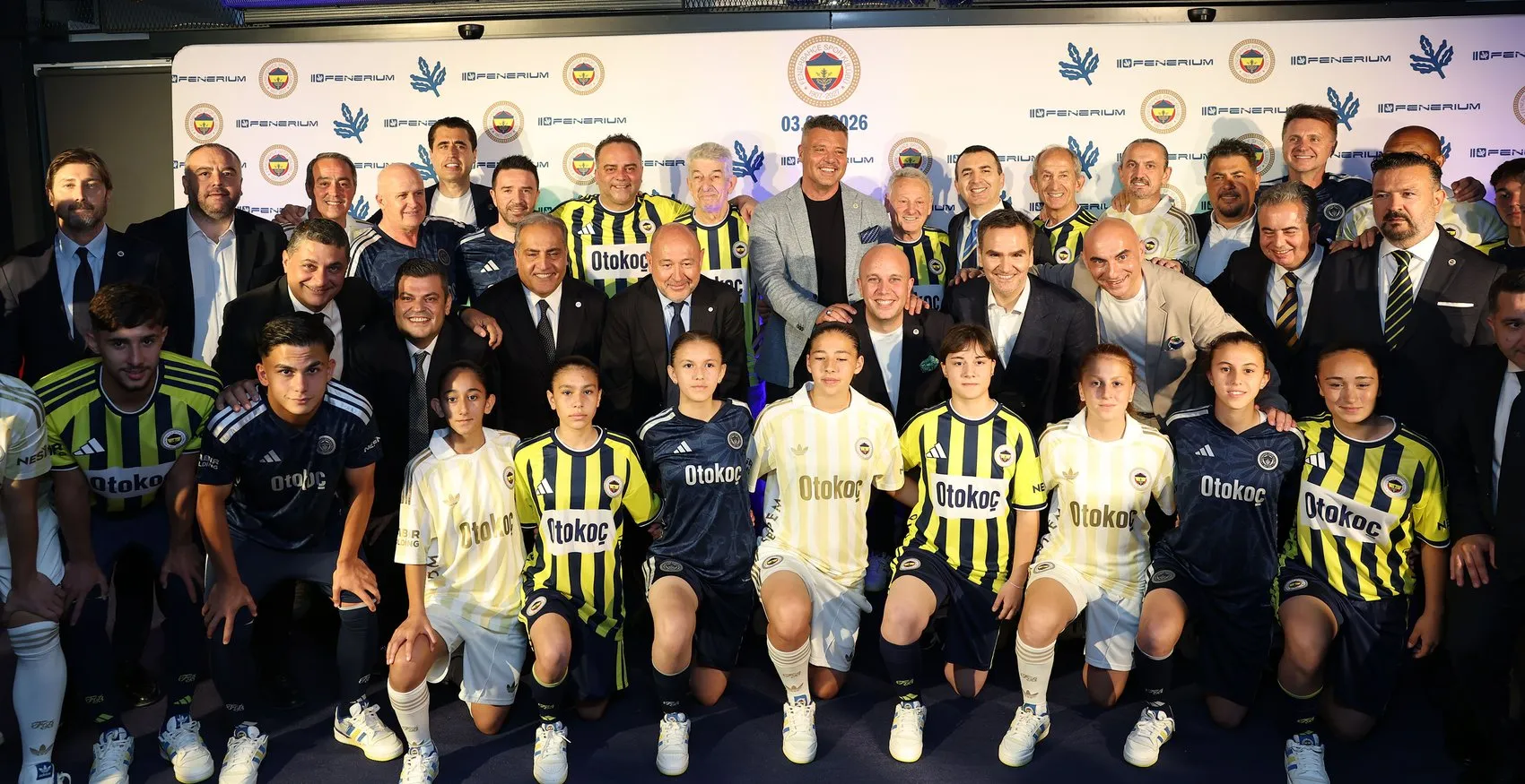 Fenerbahçe 120’nci yıl formalarını görkemli bir törenle görücüye çıkardı