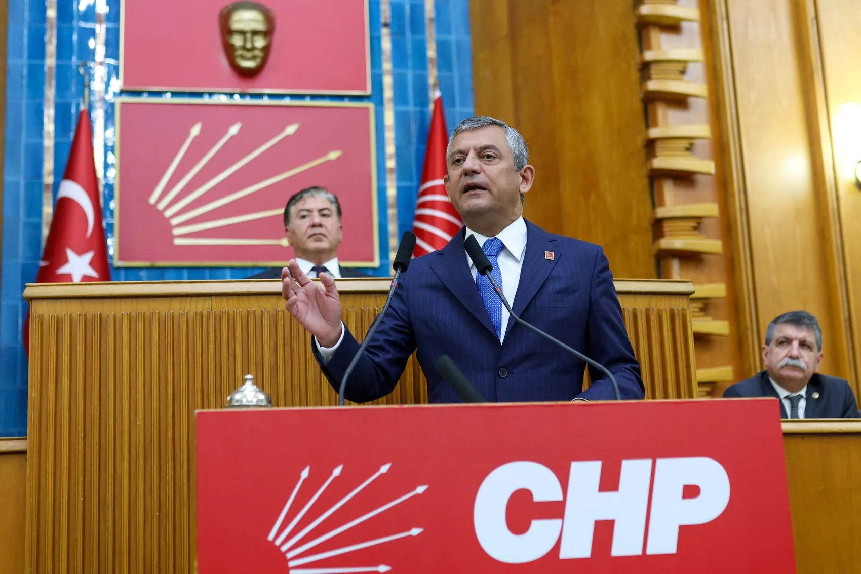 Özgür Özel'den CHP'de kurultay ısrarı Partiyi geri alacağız