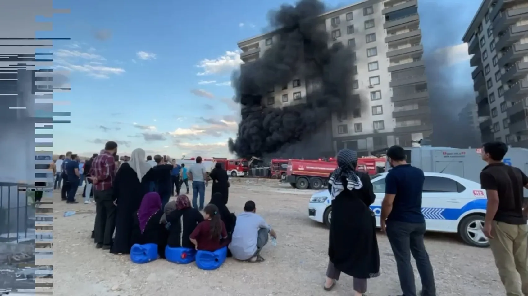 Şanlıurfa’da 10 katlı binayı saran alevler 8 daireyi kül etti