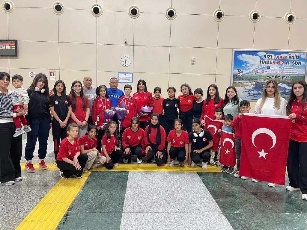 Siirtli genç kızlar Avrupa minderinde madalya kazandı