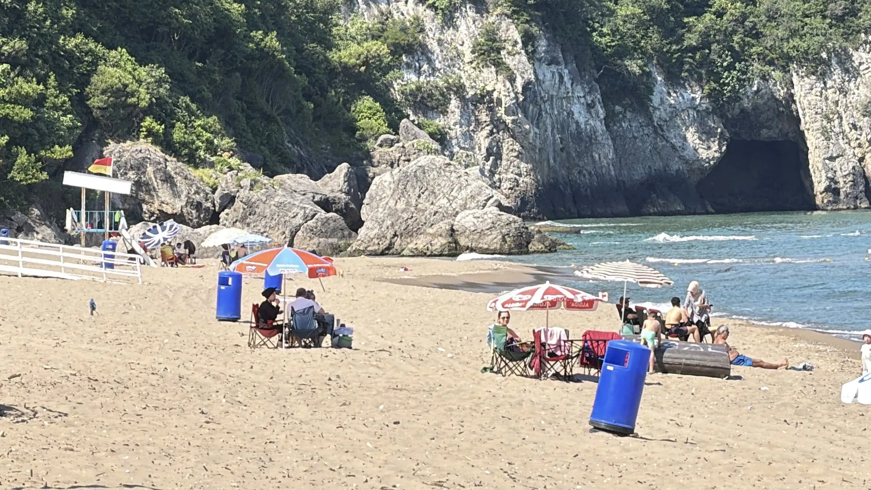 Bartın İnkumu plajında bir günde 32 kişi ölümden döndü
