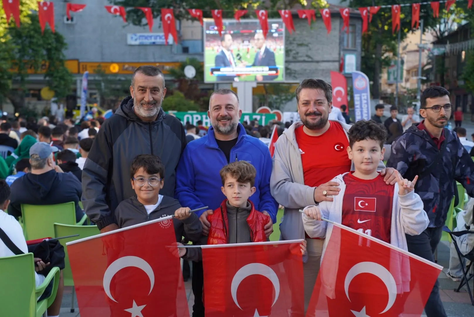 Bursalılar Dünya Kupası coşkusunu meydanlarda yaşadı