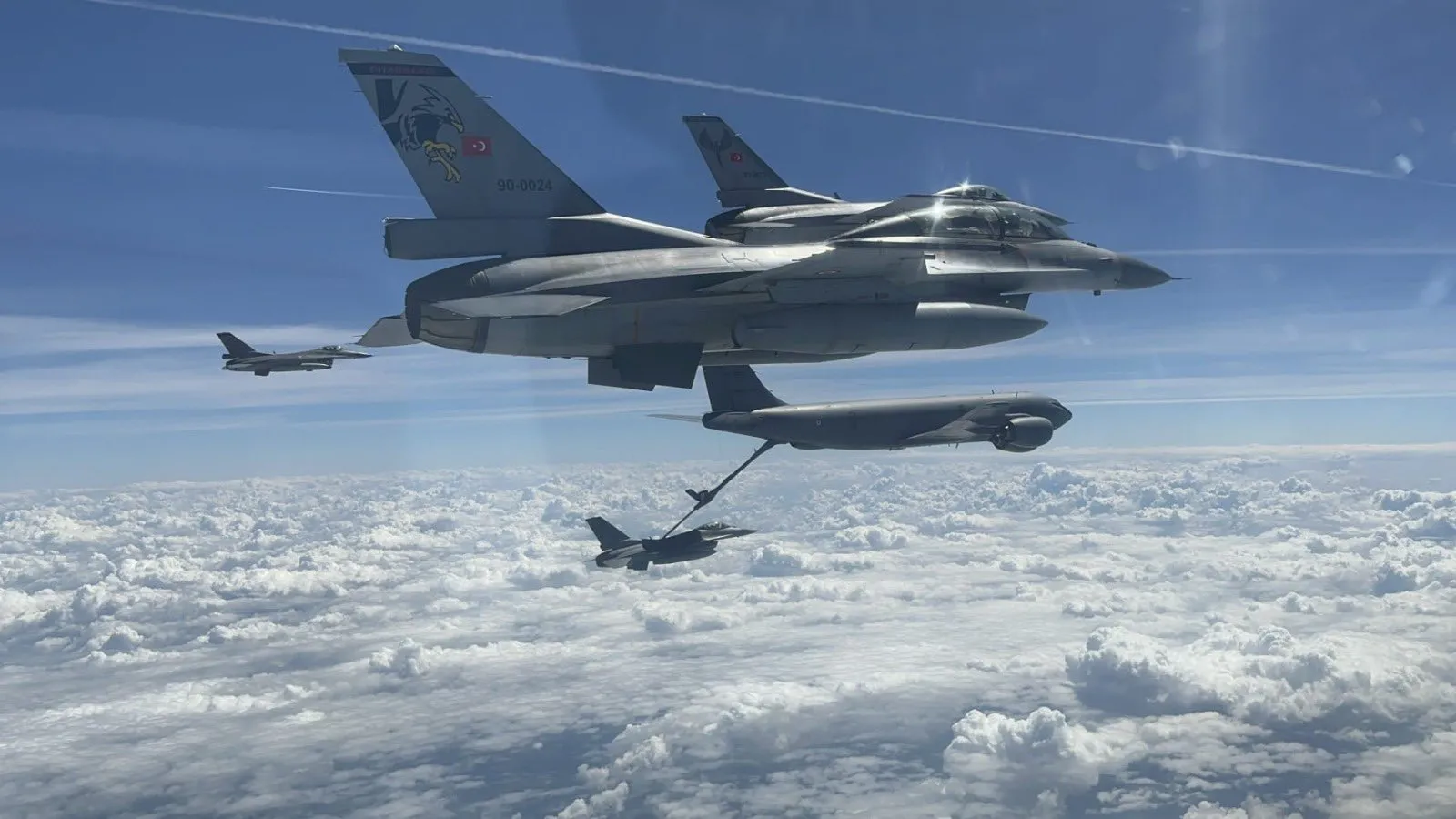 Türk savaş uçakları Avrupa semalarında gövde gösterisi yaptı