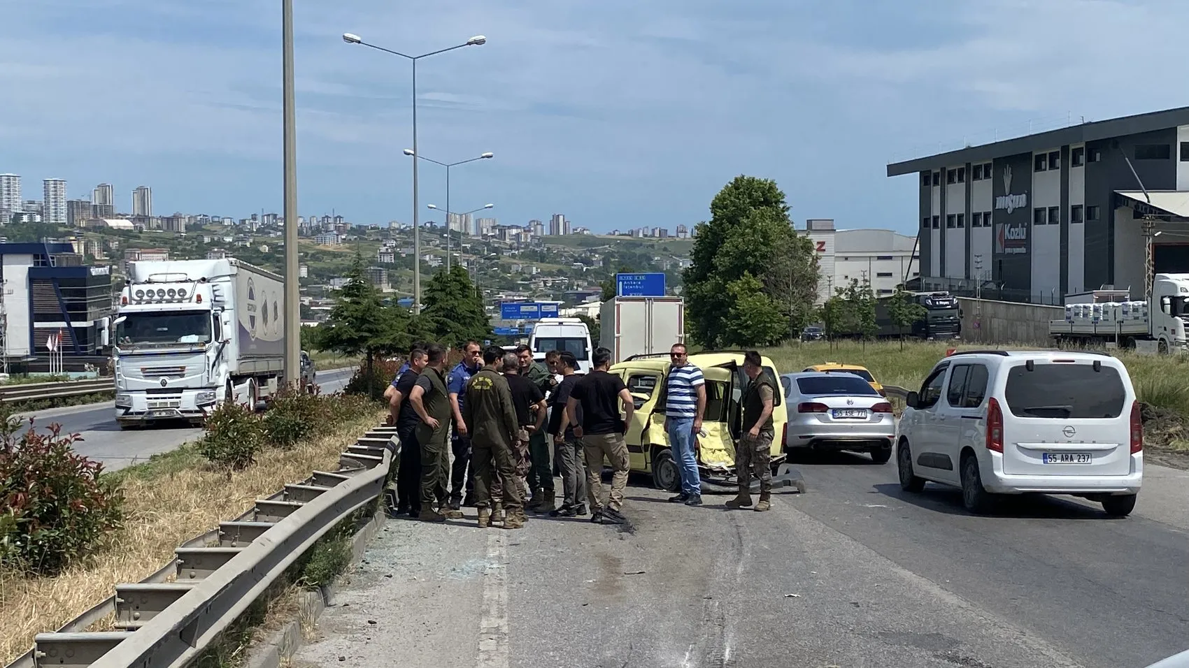Samsun'da polis aracı kazaya karıştı
