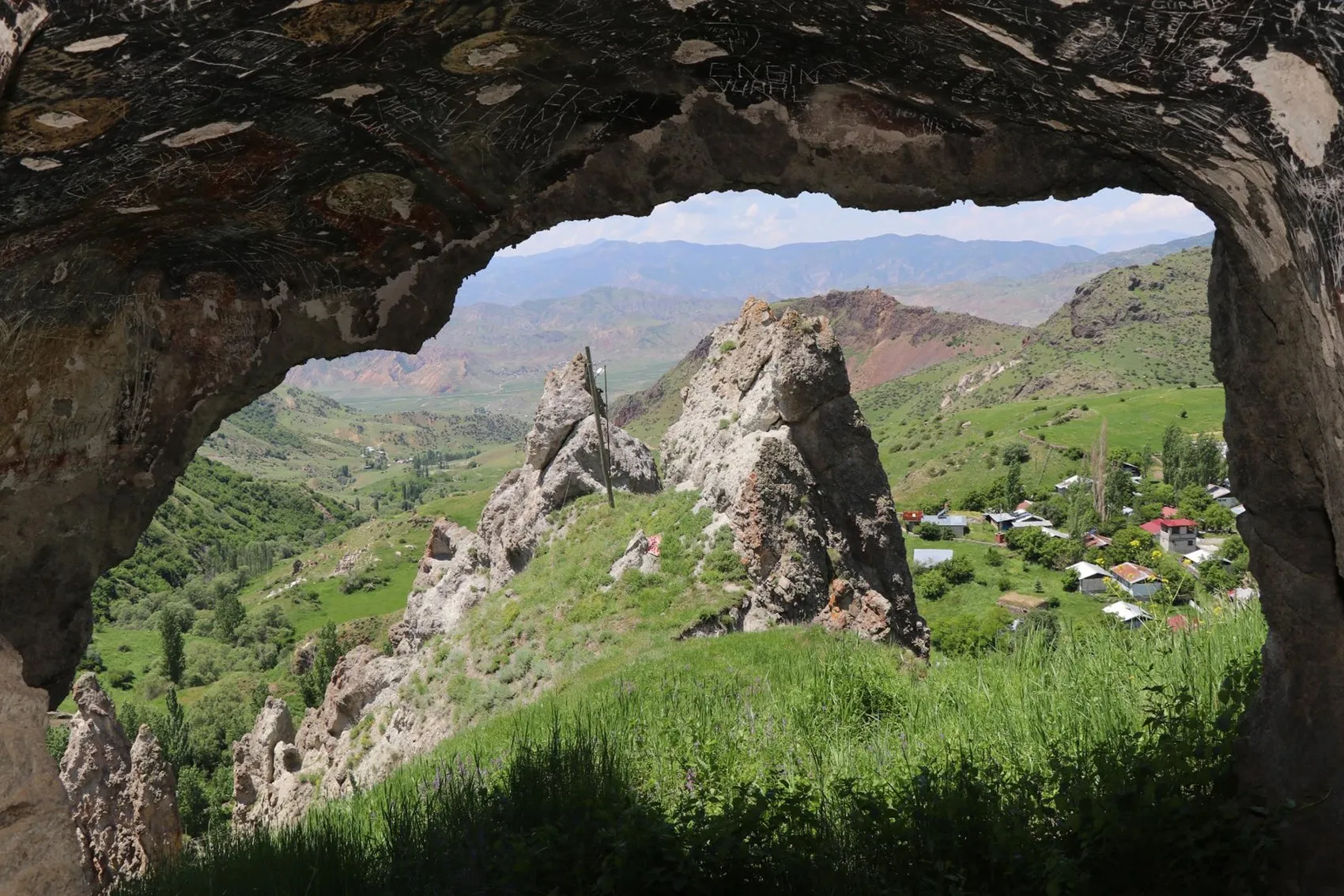 Erzurum’un bin yıllık gizli kilisesi yok olma tehlikesiyle karşı karşıya