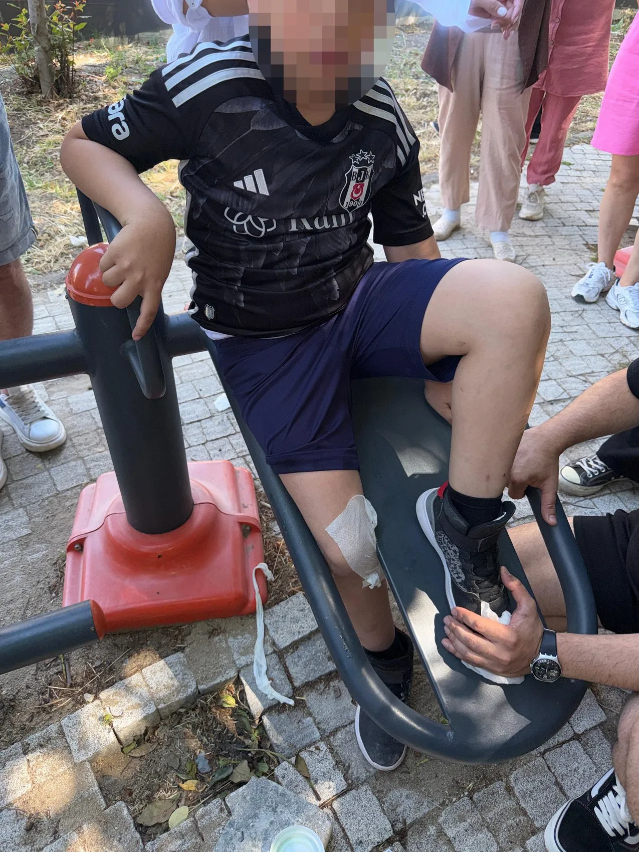 Avcılar'da çocuk parkındaki tehlikeli anlar