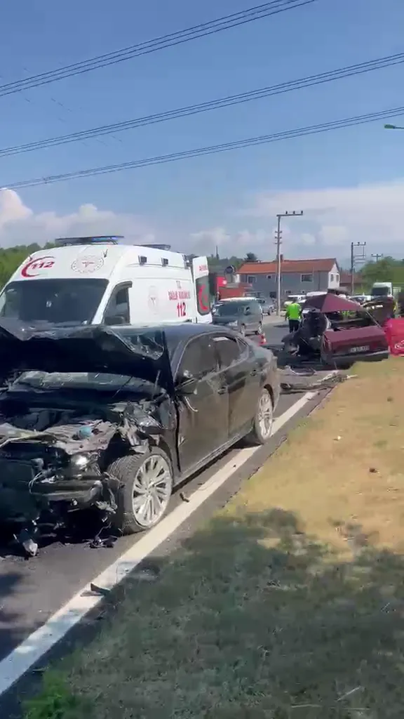 Düzce yolunda feci kaza Milletvekili Öztürk yaralandı