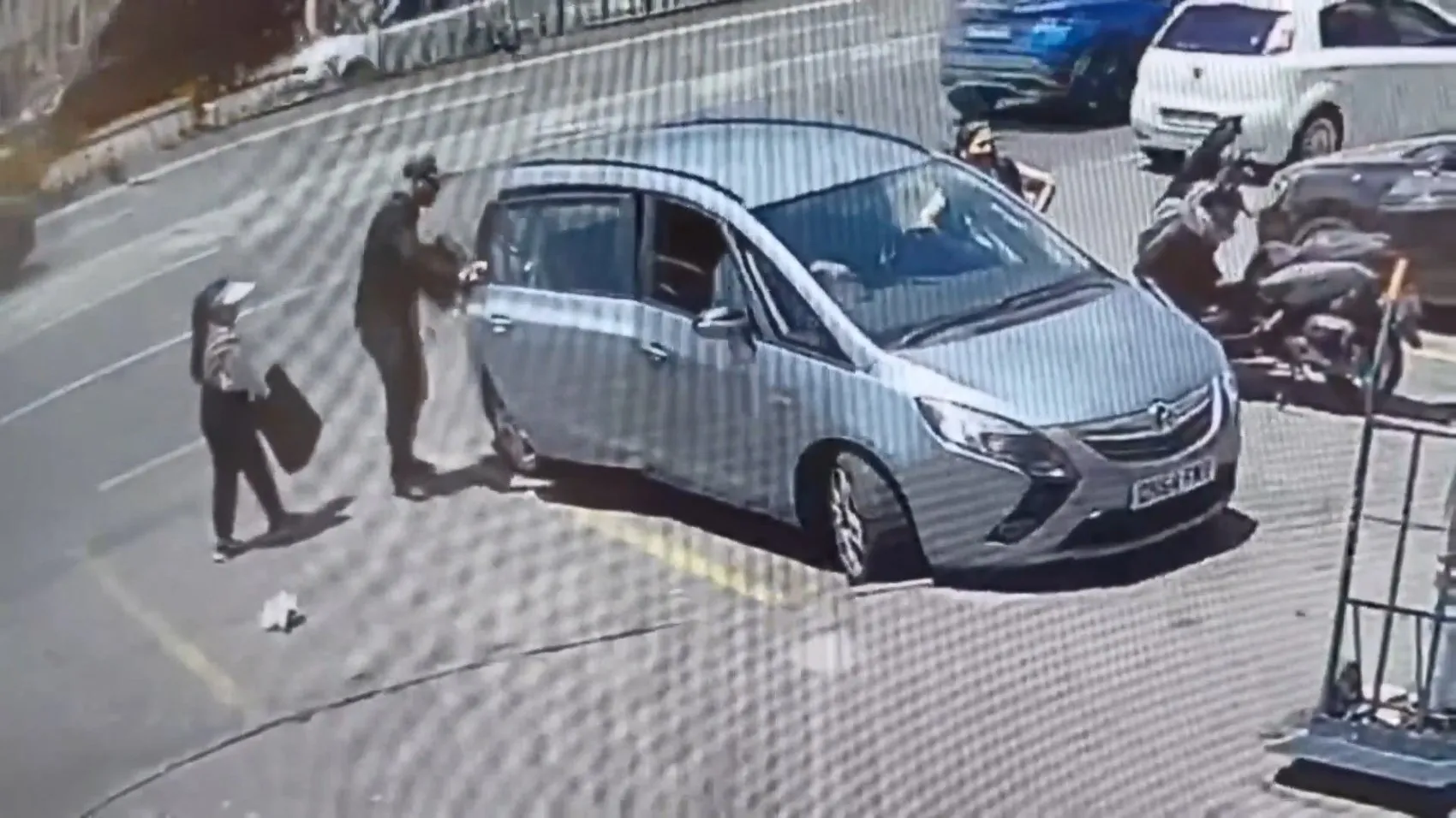 Fatih’te turist avlayan hırsız yakayı ele verdi