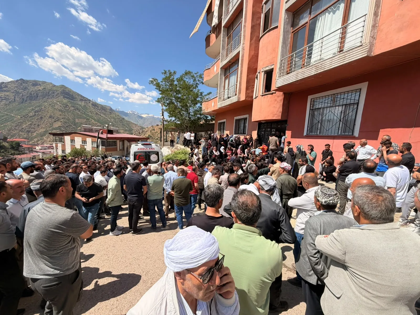 Şemdinli'de uzman çavuş dehşeti Eşini ve ailesini öldürdü