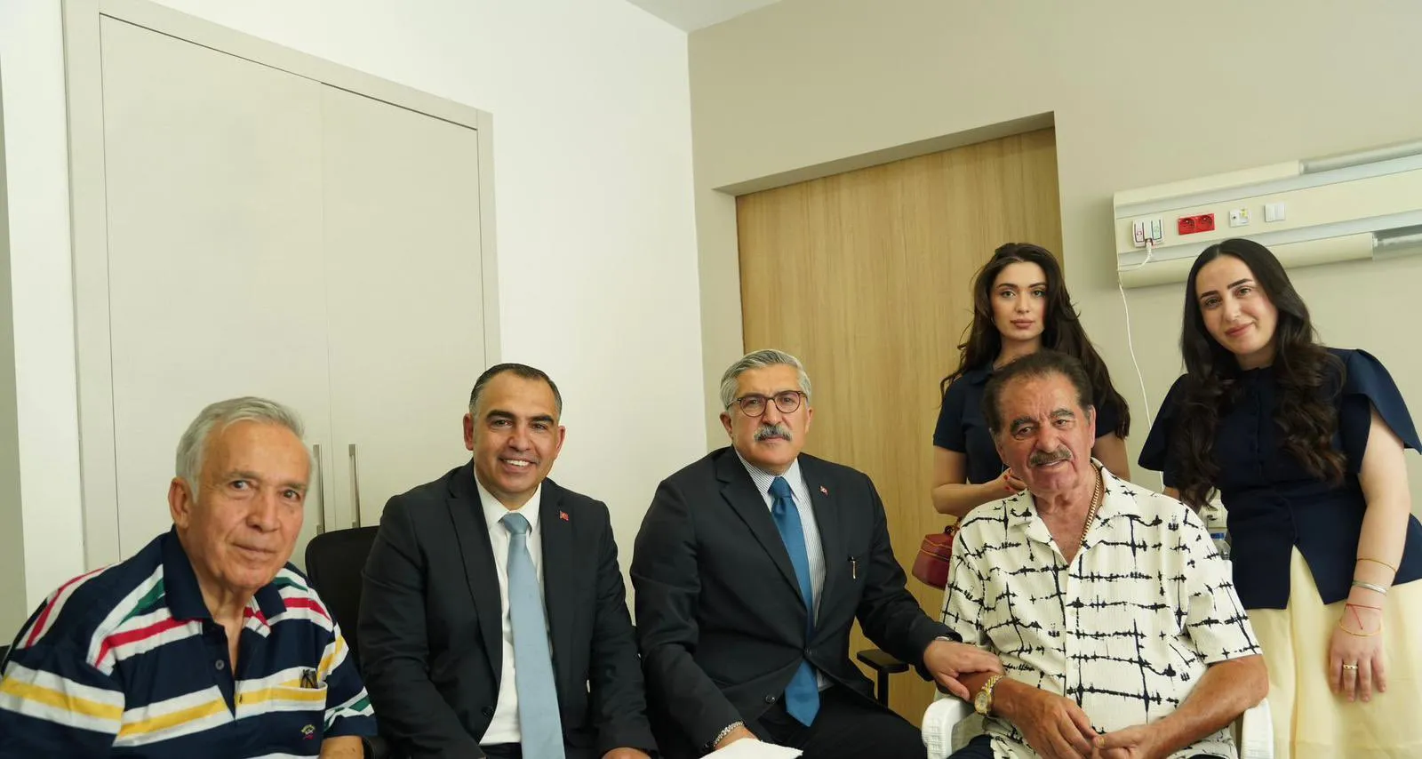 Hüseyin Yayman İbrahim Tatlıses'i hastanede ziyaret etti