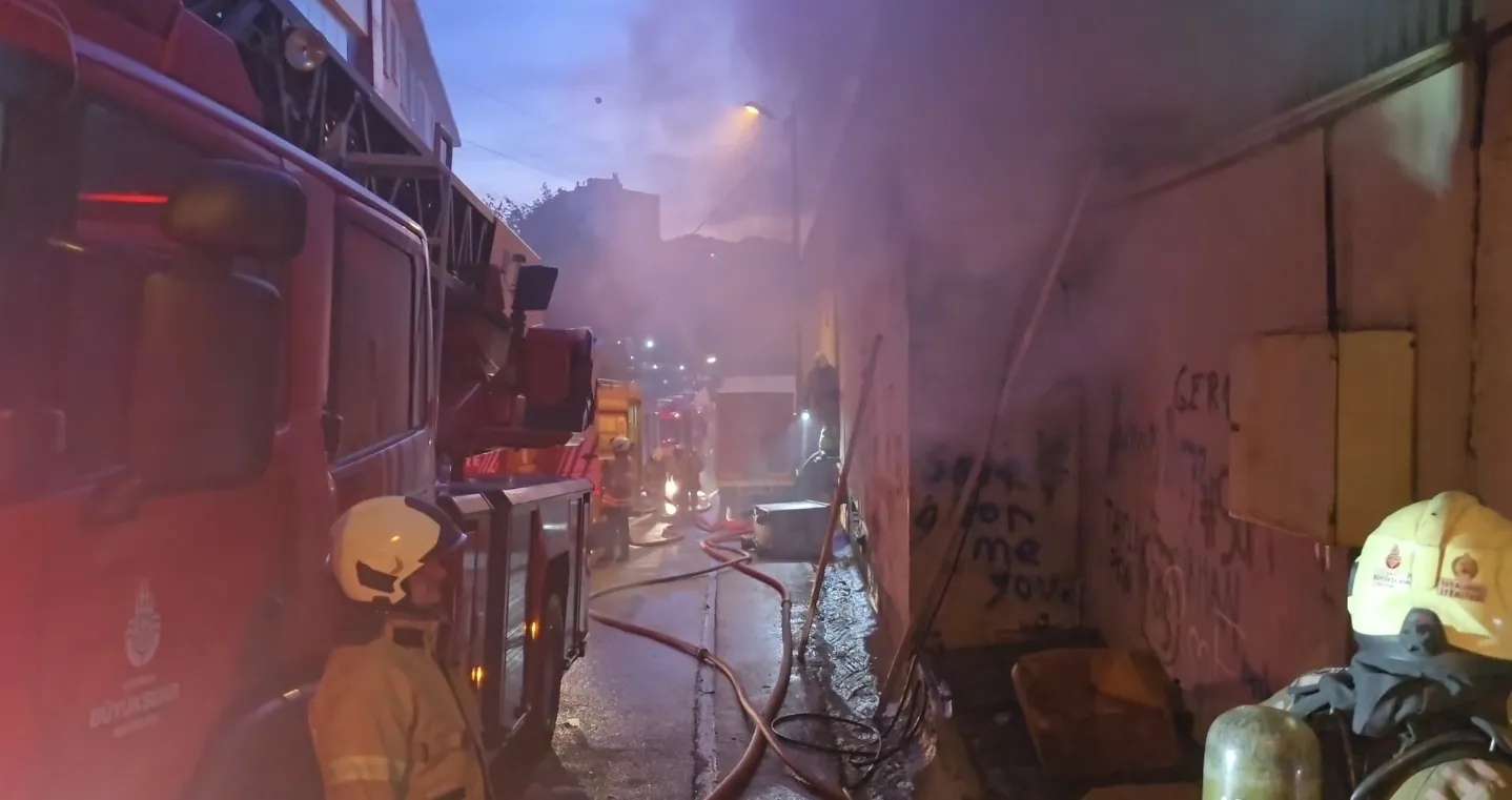 Ataşehir'de mobilya atölyesinde gece paniği