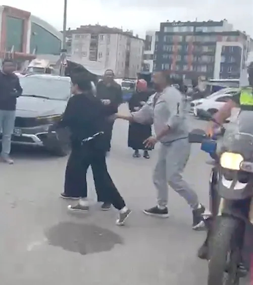 Kayseri polisi sınava geç kalan gençlerin imdadına yetişti