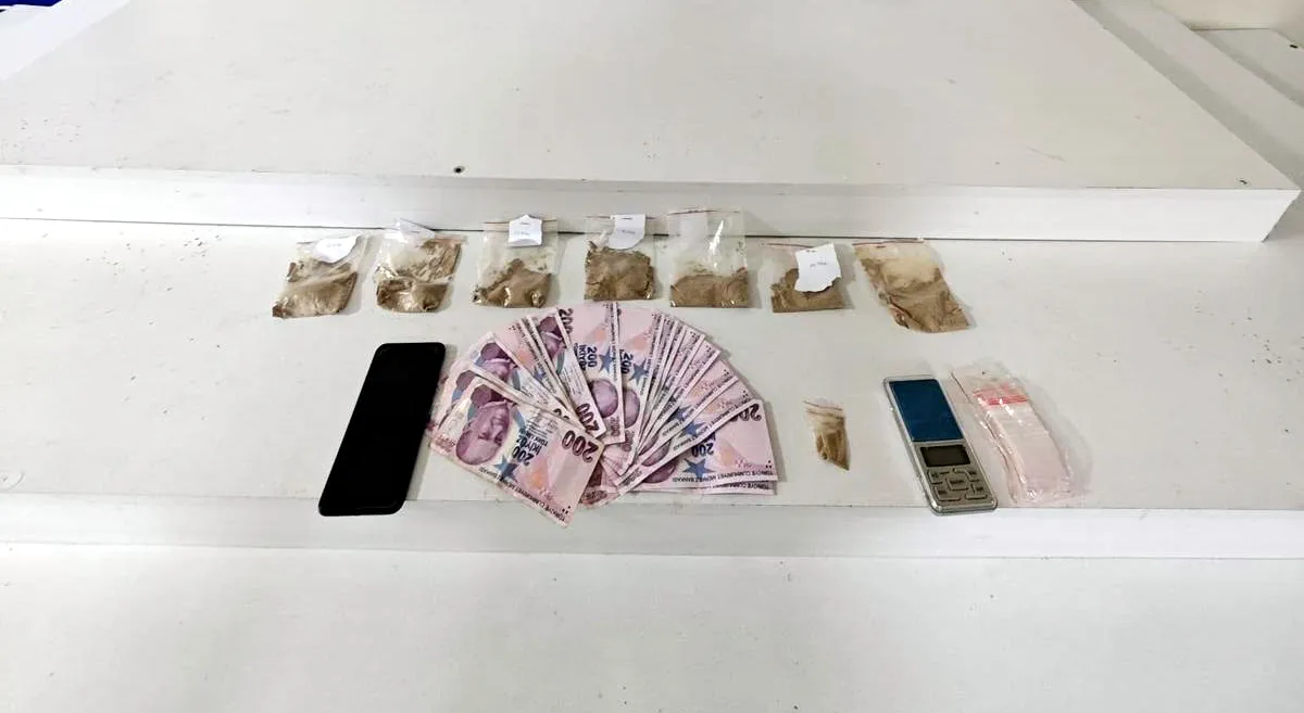 Avcılar polisten uyuşturucu tacirine kurye kılığında operasyon