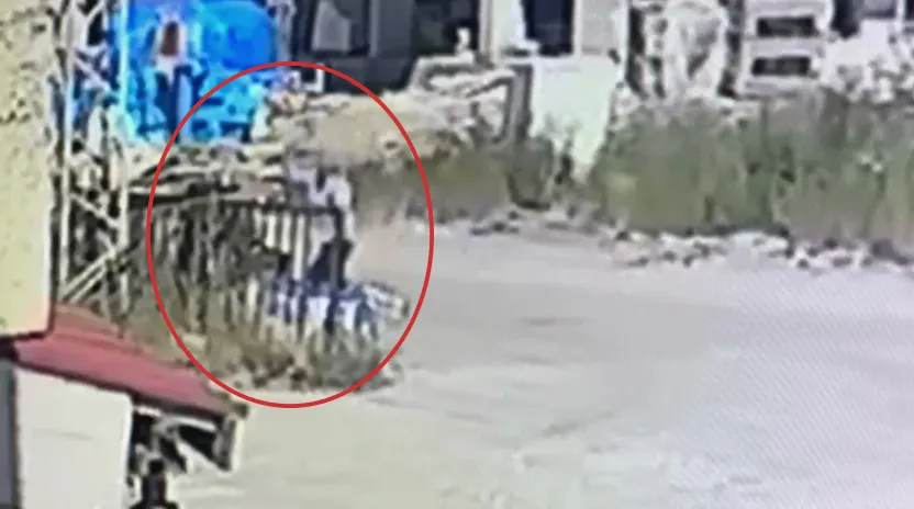 Sivas'ta dehşet anları İnşaat işçisi duraktaki insanlara baltayla saldırdı