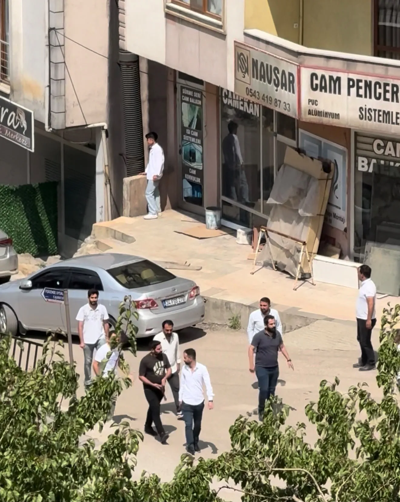 Şemdinli sokaklarında silahlar konuştu