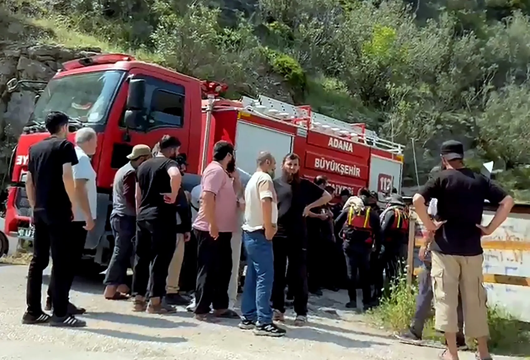 Adana'da piknik faciası Genç adam çayda gözden kayboldu