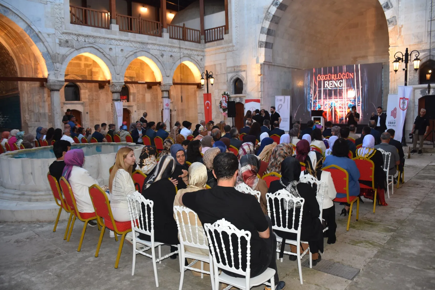 Sivaslı mahkum kadınların dokuduğu umut belgesel oldu