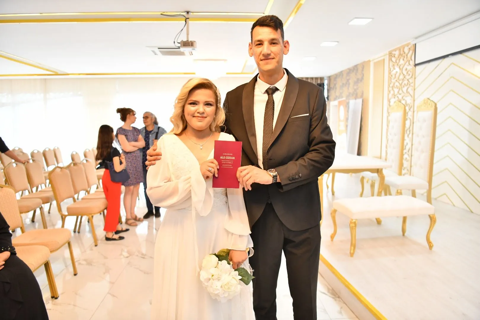 Malatya’da özel tarih yoğunluğu 95 çift nikah masasına oturdu