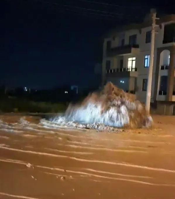 Konya’da aniden bastıran sağanak hayatı felç etti
