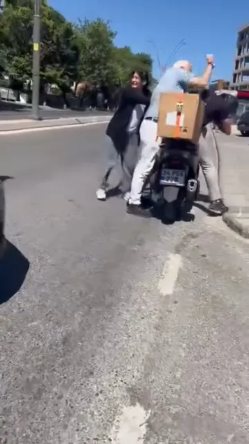 Kartal’da kuryeyle kavgaya tutuşan sürücü vitesi unutunca kaza yaptı