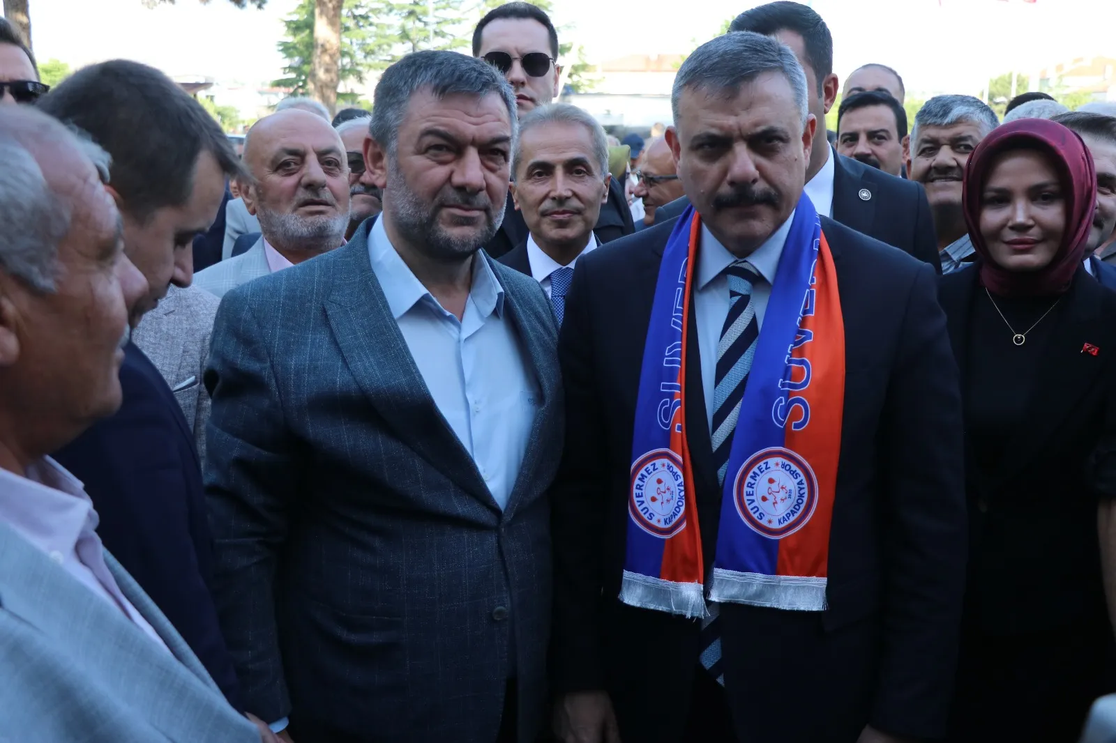 Bakan Çiftçi eski görev yerinde vatandaşla kucaklaştı