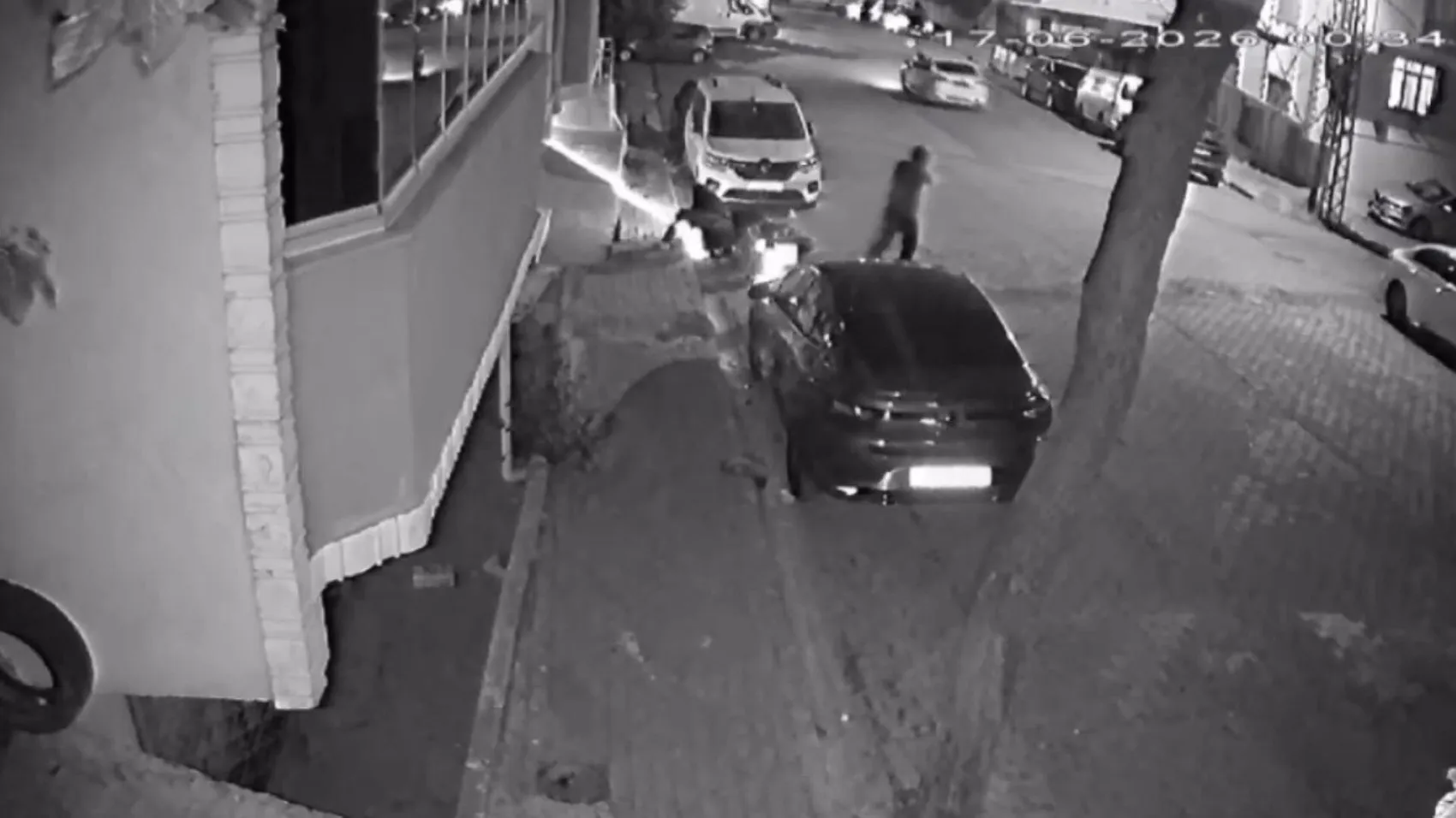Esenyurt sokaklarında gece yarısı silahlı çatışma