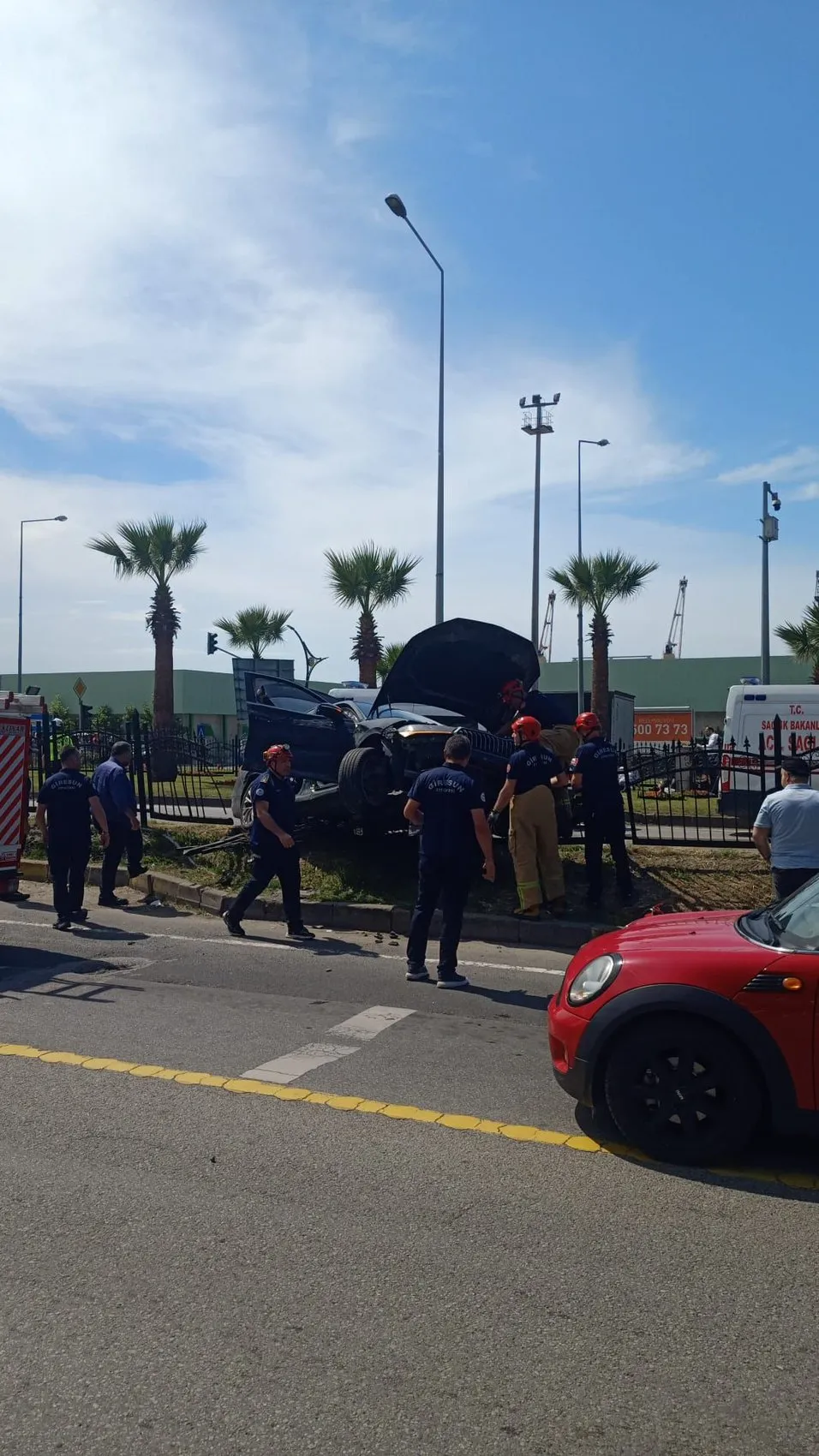 Giresun'da kavşak kazası kamerada Yeniden Refahlı yönetici dahil 4 yaralı
