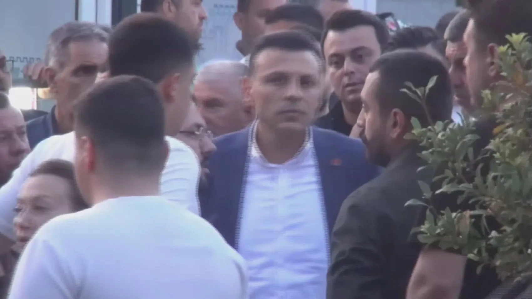 Silivri Belediyesi yolsuzluk soruşturmasında adliye önü karıştı
