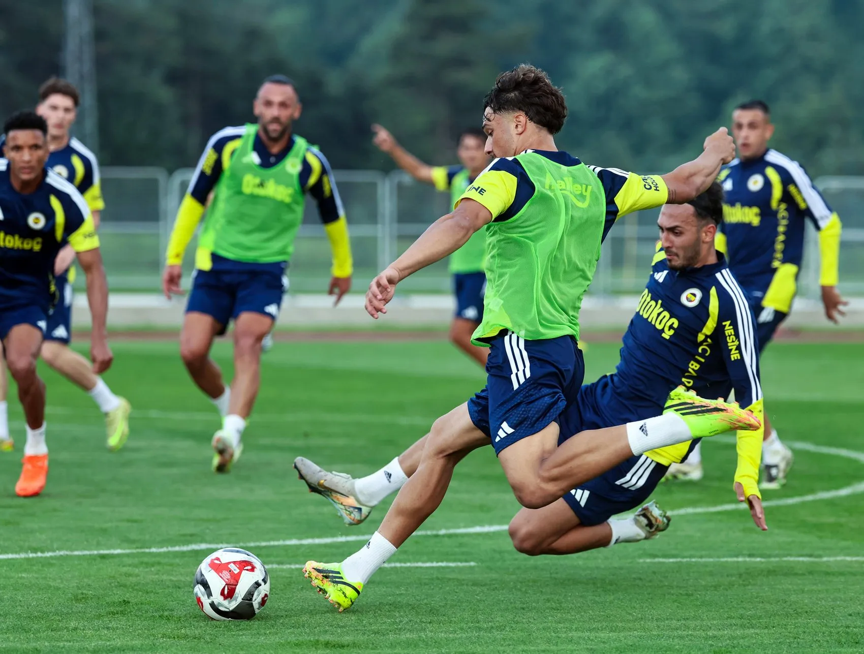 Fenerbahçe Düzce kampında temposunu yükseltiyor