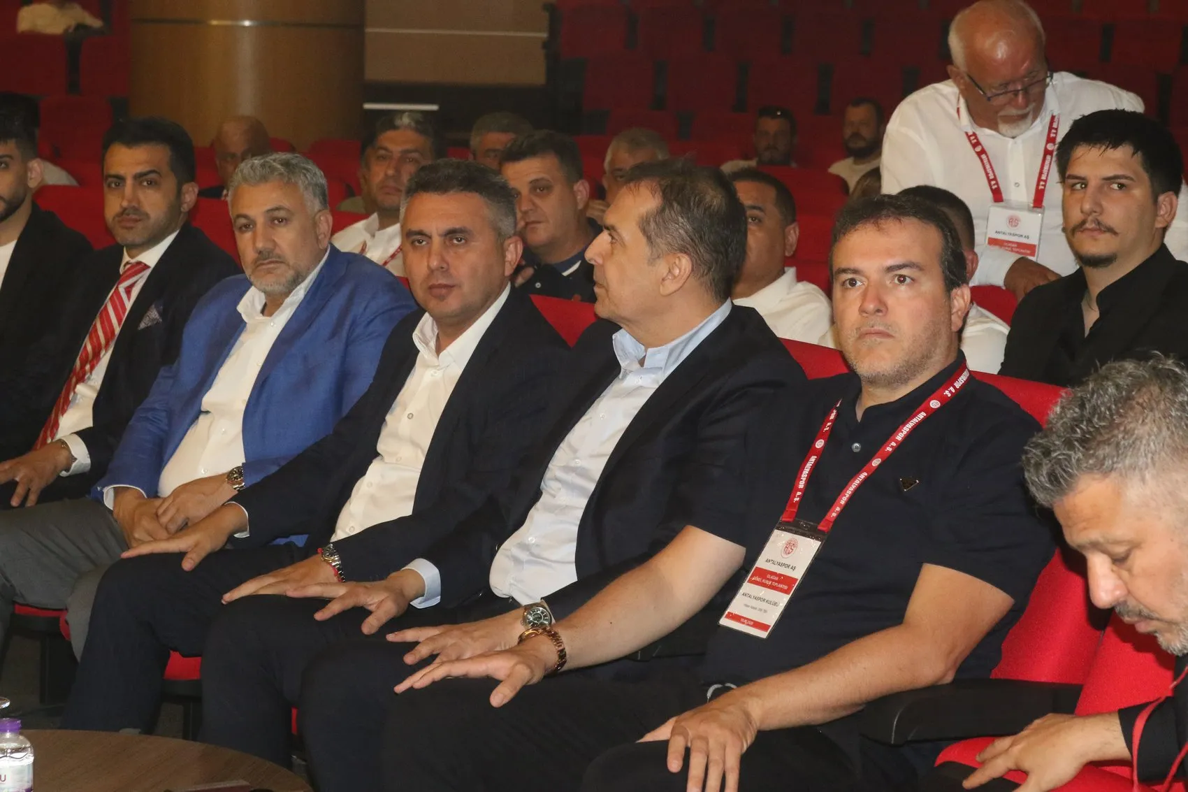 Antalyaspor'da yeni dönem Mustafa Ergün başkanlık koltuğuna oturdu