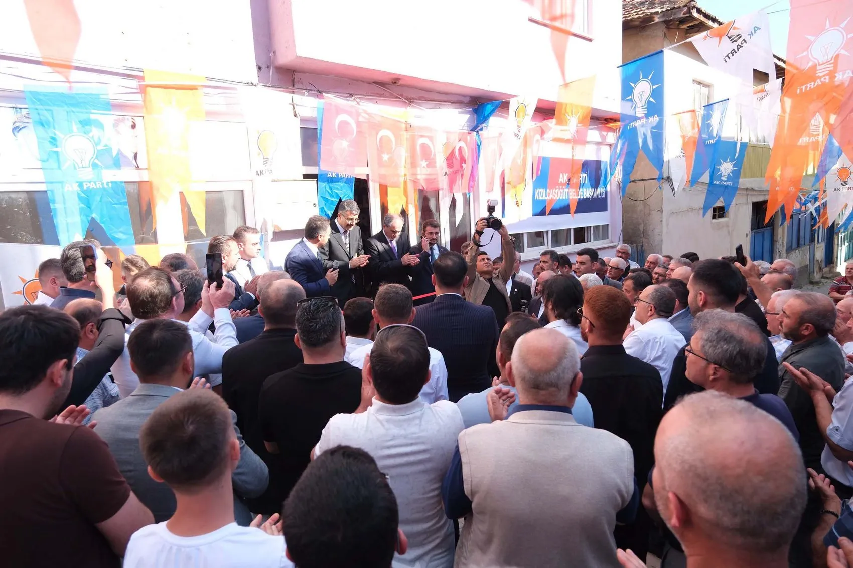 Bakan Yardımcısı Ali Çelik temaslarda bulunmak üzere Uşak’a gitti