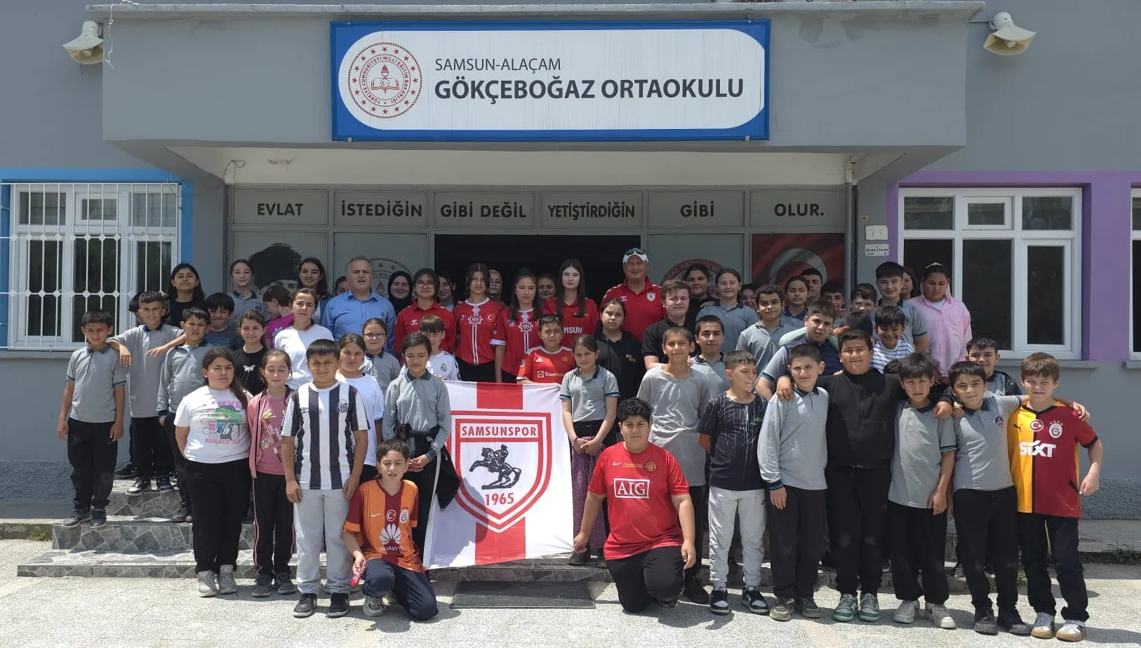 Samsunsporlu sporcular köy okulunda yetenek avına çıktı
