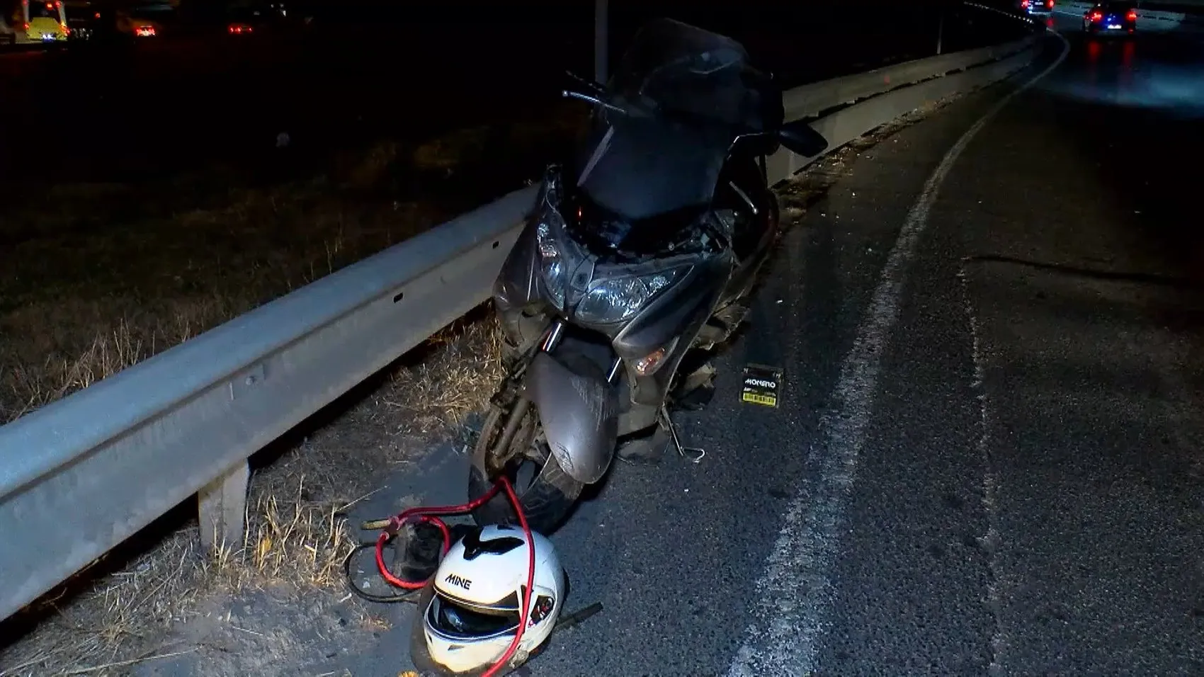 Bayrampaşa'da hatalı manevra motosikletliyi hastanelik etti