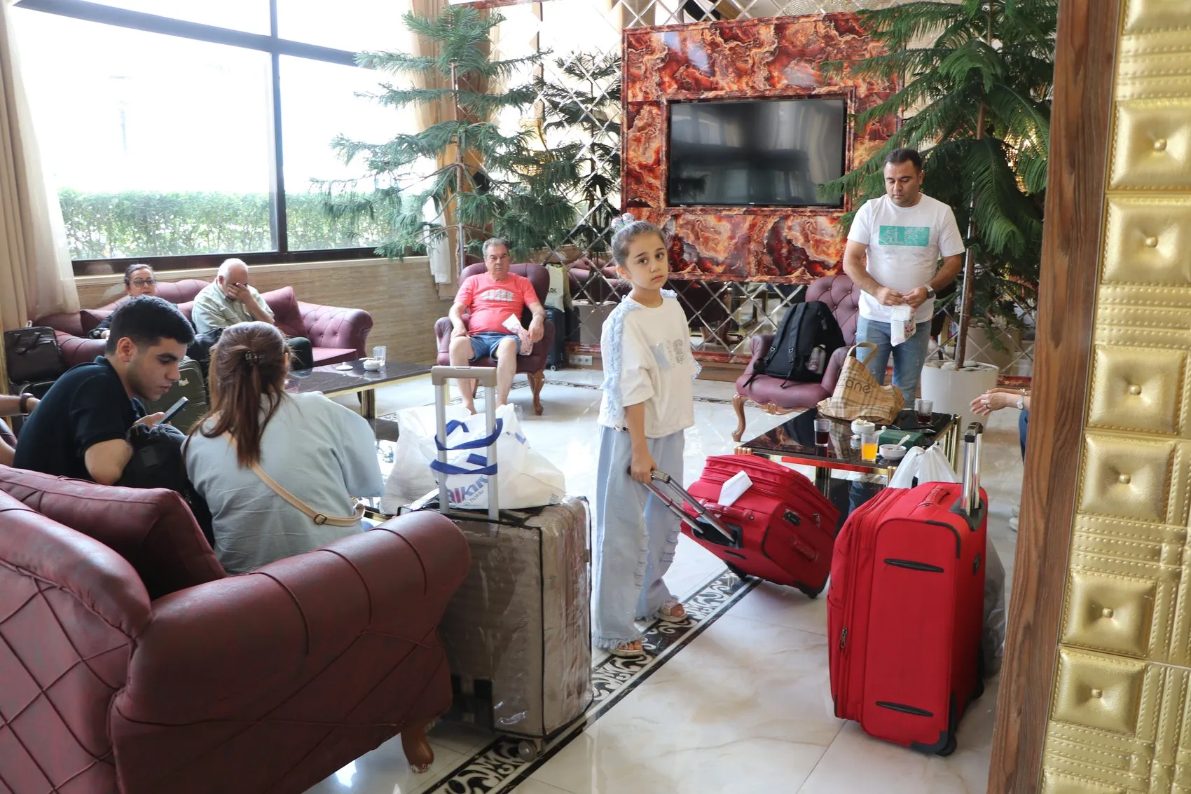 Van çarşısı İranlı turistlerle yeniden hareketlendi