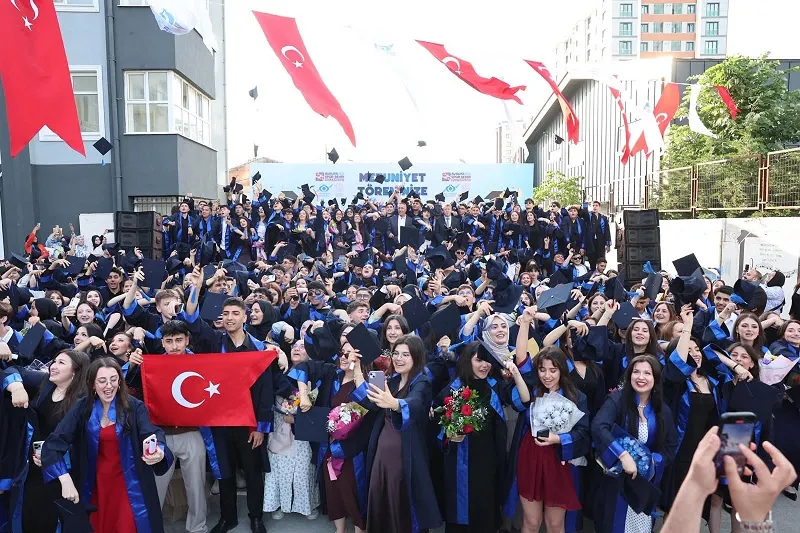 Sultangazi’de 517 lise öğrencisi için mezuniyet töreni düzenlendi