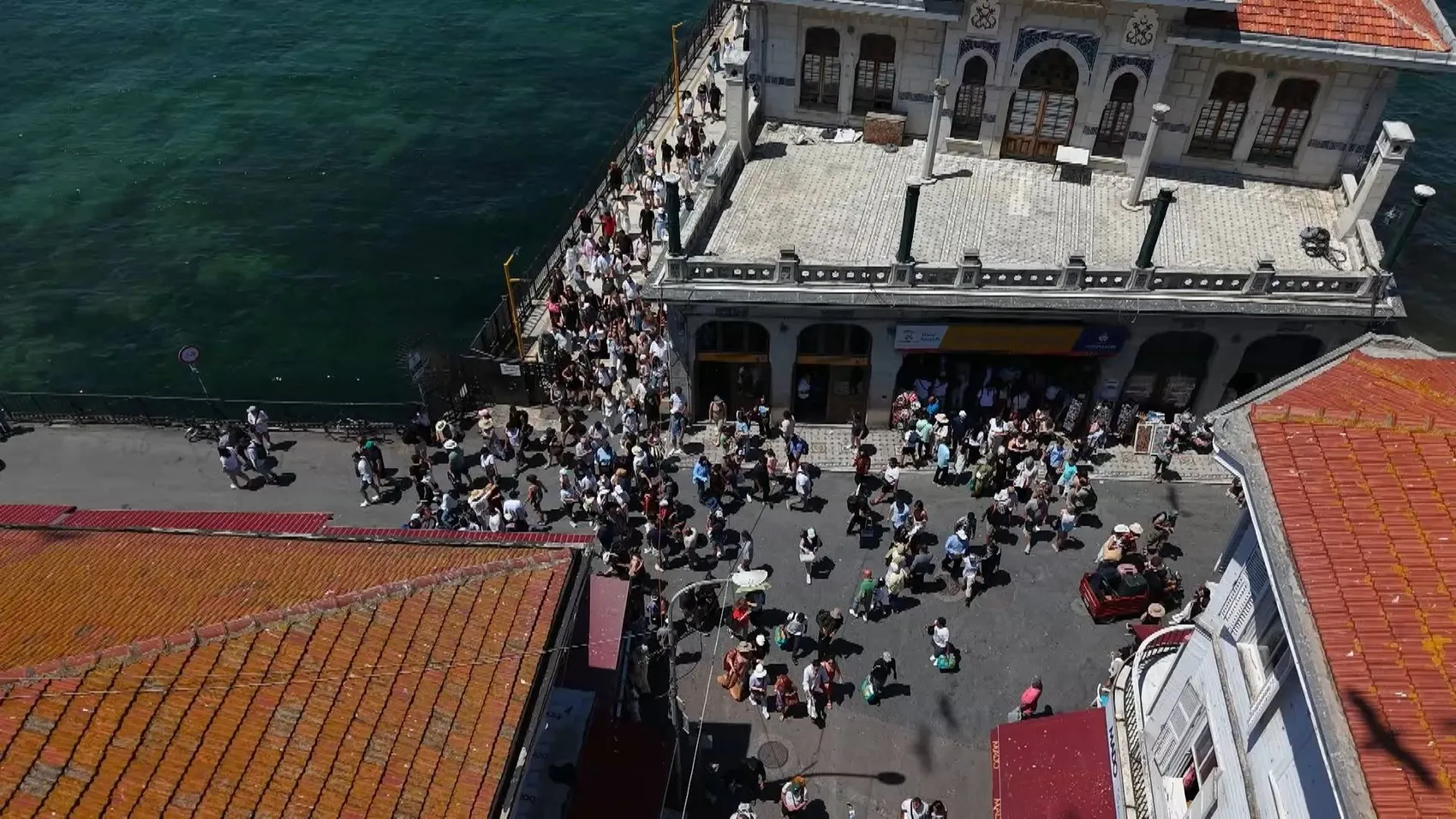 Büyükada baharı karşılıyor Hafta sonu ziyaretçi akını yaşandı