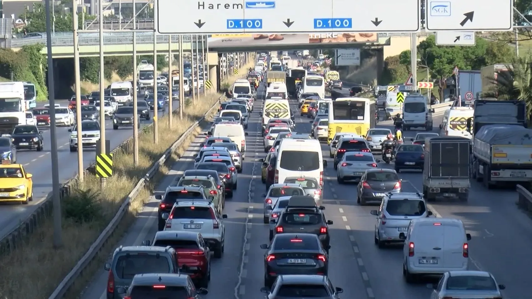 İstanbul trafiği haftaya kilitlenerek başladı