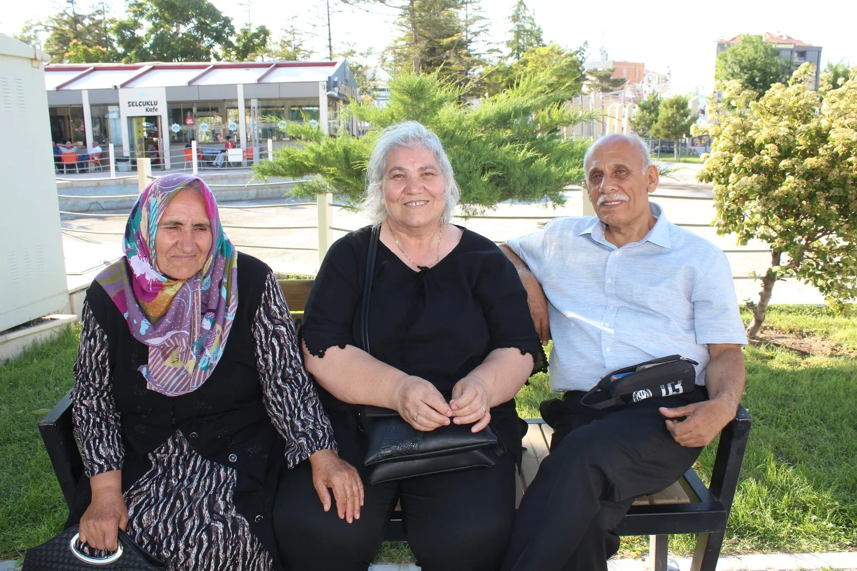 Aksaraylı 71 yaşındaki emekli bankacı ikinci üniversitesinden mezun oldu