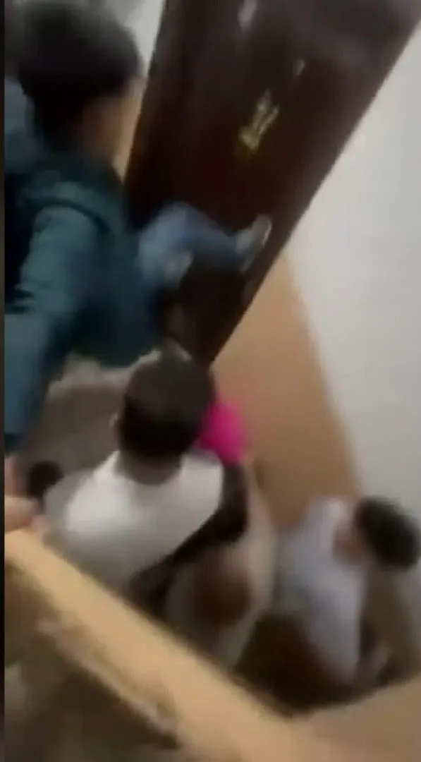 Fatih’te dehşet anları Oğlunu para için annesini rehin aldı