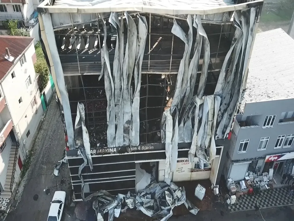 Dilovası’ndaki fabrika yangını soruşturmasında belediyeye operasyon