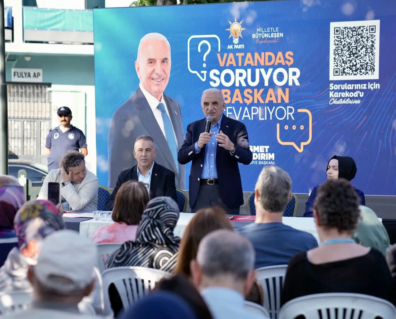 Ümraniye’de belediye başkanı mahalleliyle yüz yüze görüştü