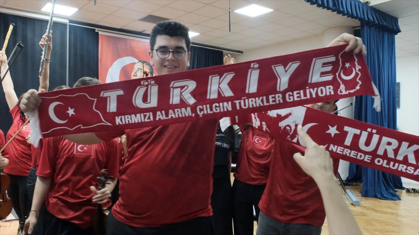 Milli takımın yeni marşı Bursalı gençlerden geldi