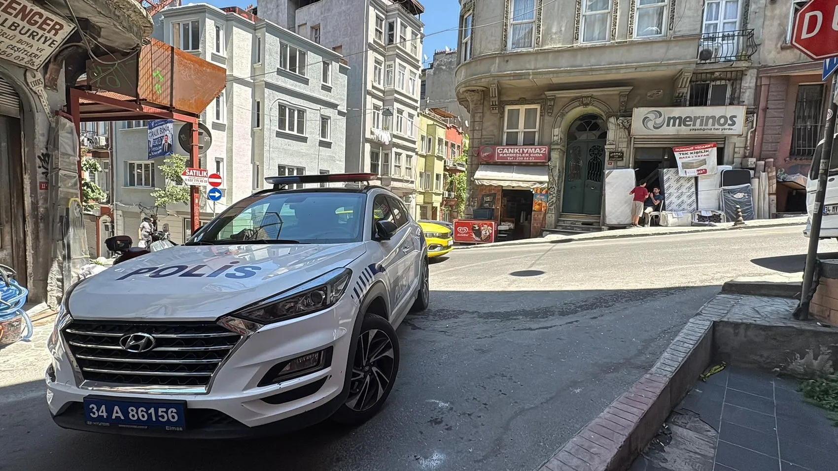 Beyoğlu'nda gece yarısı patlama paniği