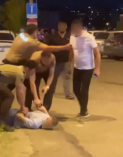 Batıkent’te elinde bıçakla dehşet saçan şüpheliye bekçilerden müdahale