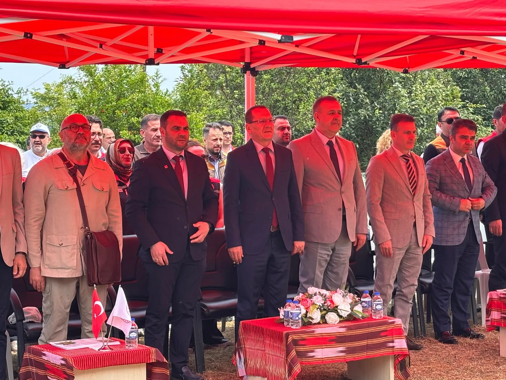 Fındığı kurtarmak için Trabzon bahçelerine samuray arıları bırakıldı