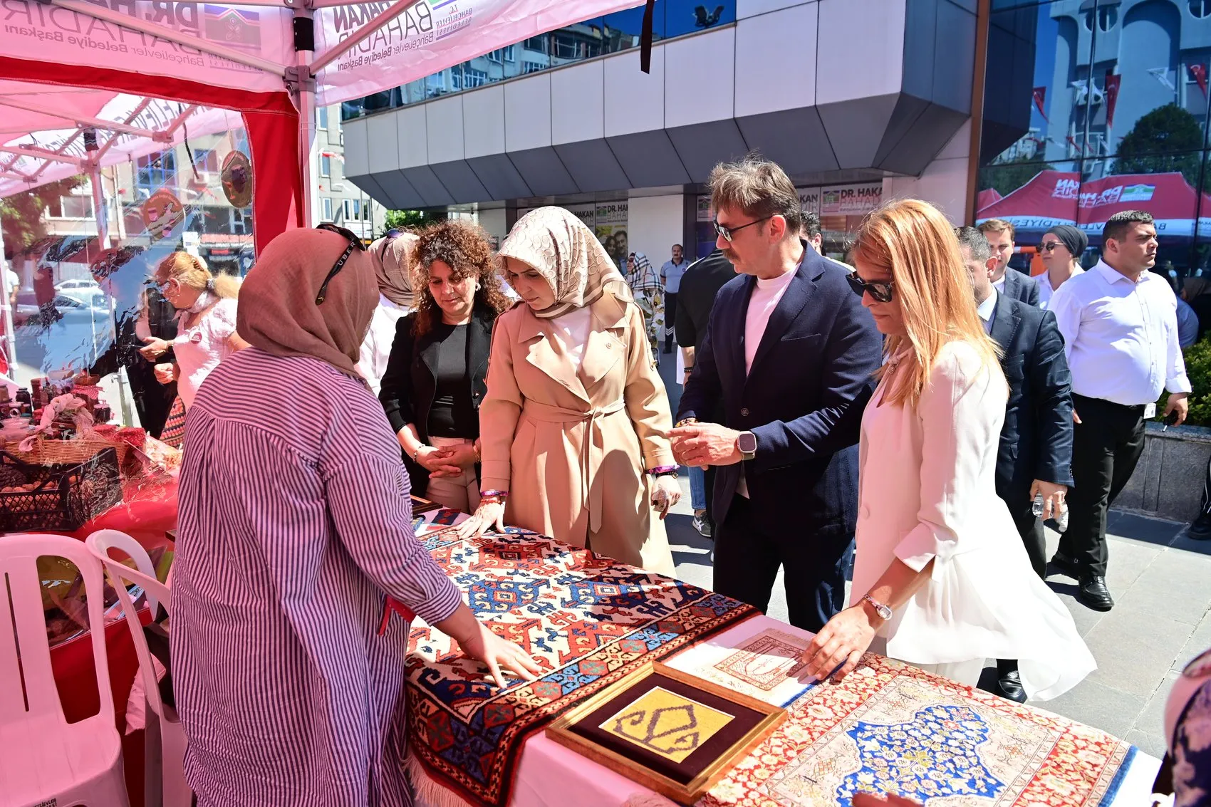 Bahçelievler'de kadınlar el emeği ürünlerini görücüye çıkardı