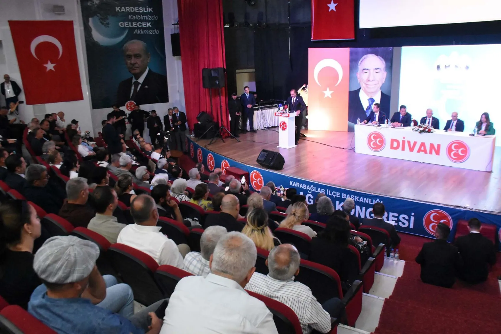 Celal Adan İzmir siyasetindeki istifa krizini değerlendirdi