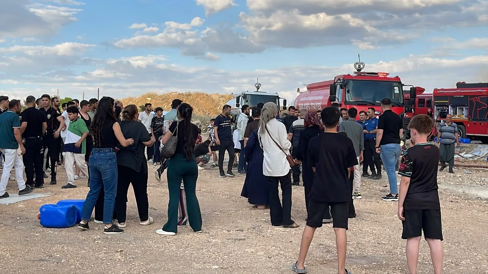 Şanlıurfa'da 10 katlı binanın altında korkutan yangın