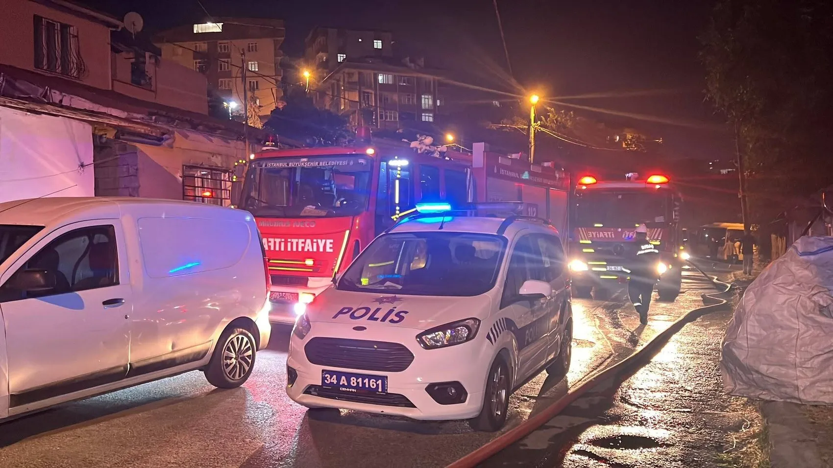 Gaziosmanpaşa’da gecekondu yangını korkuttu